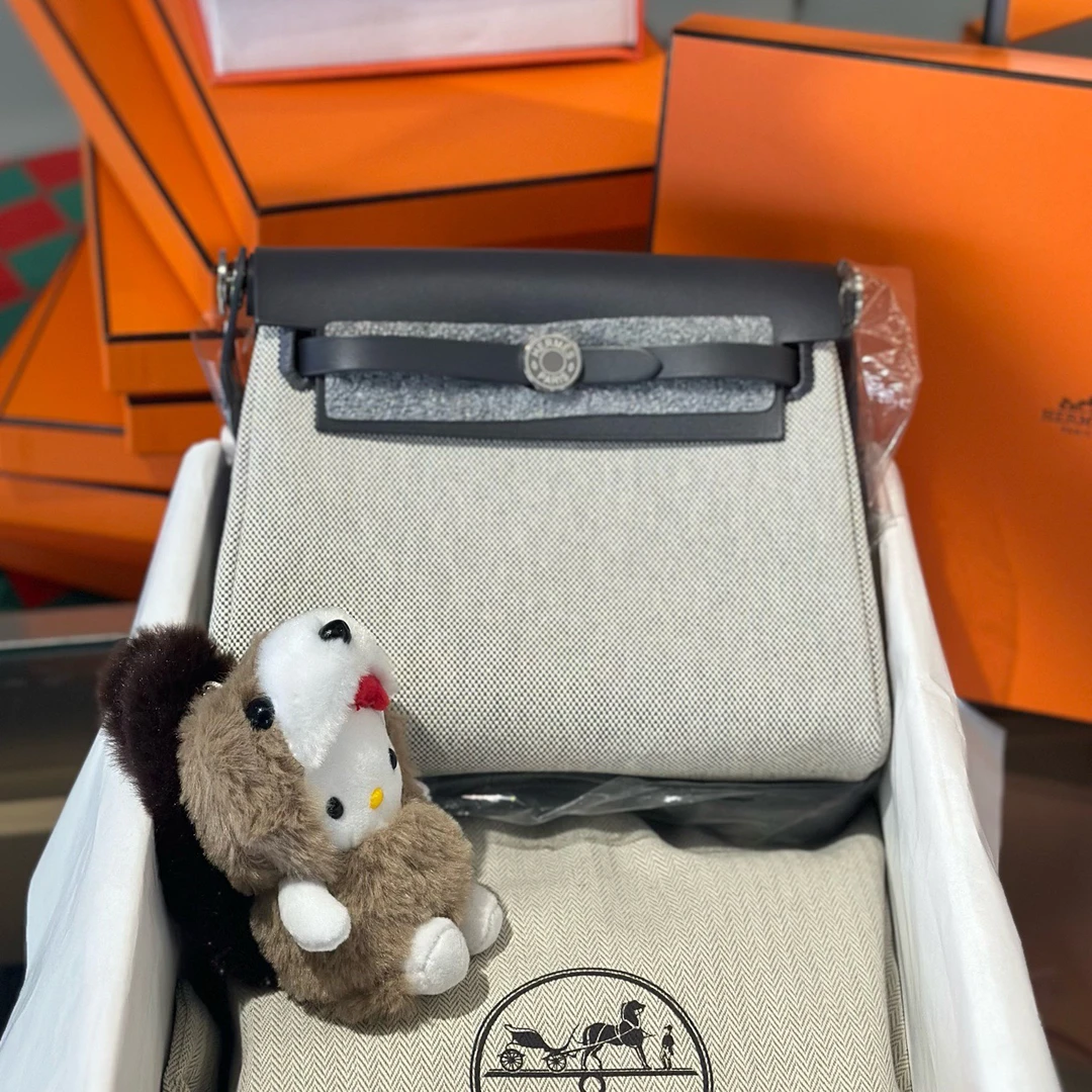 未使用 Hermes/爱马仕 全新 W刻 25/2 Mini Herbag 浅米色 2850