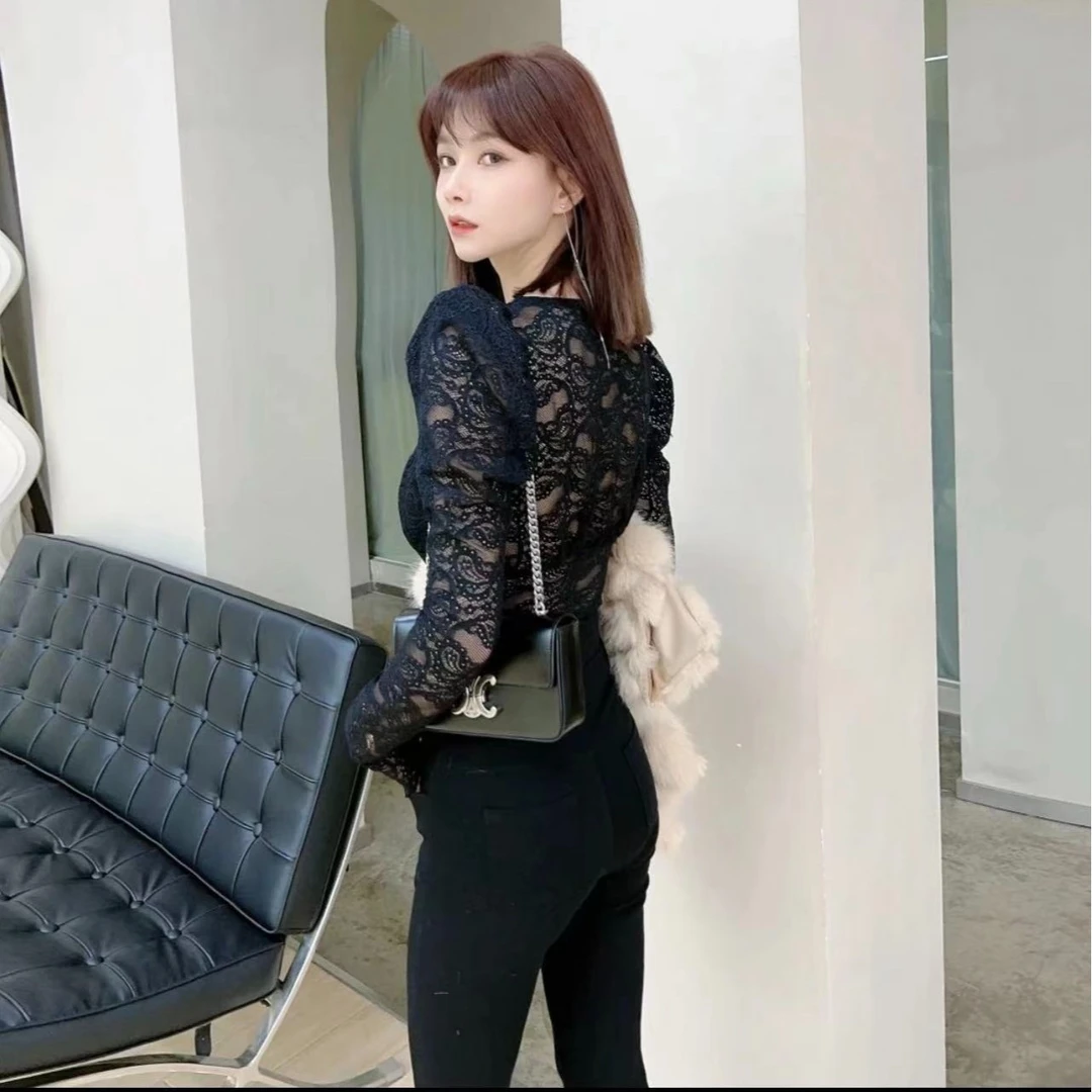 法式V领镂空蕾丝上衣（带杯垫） （2608）