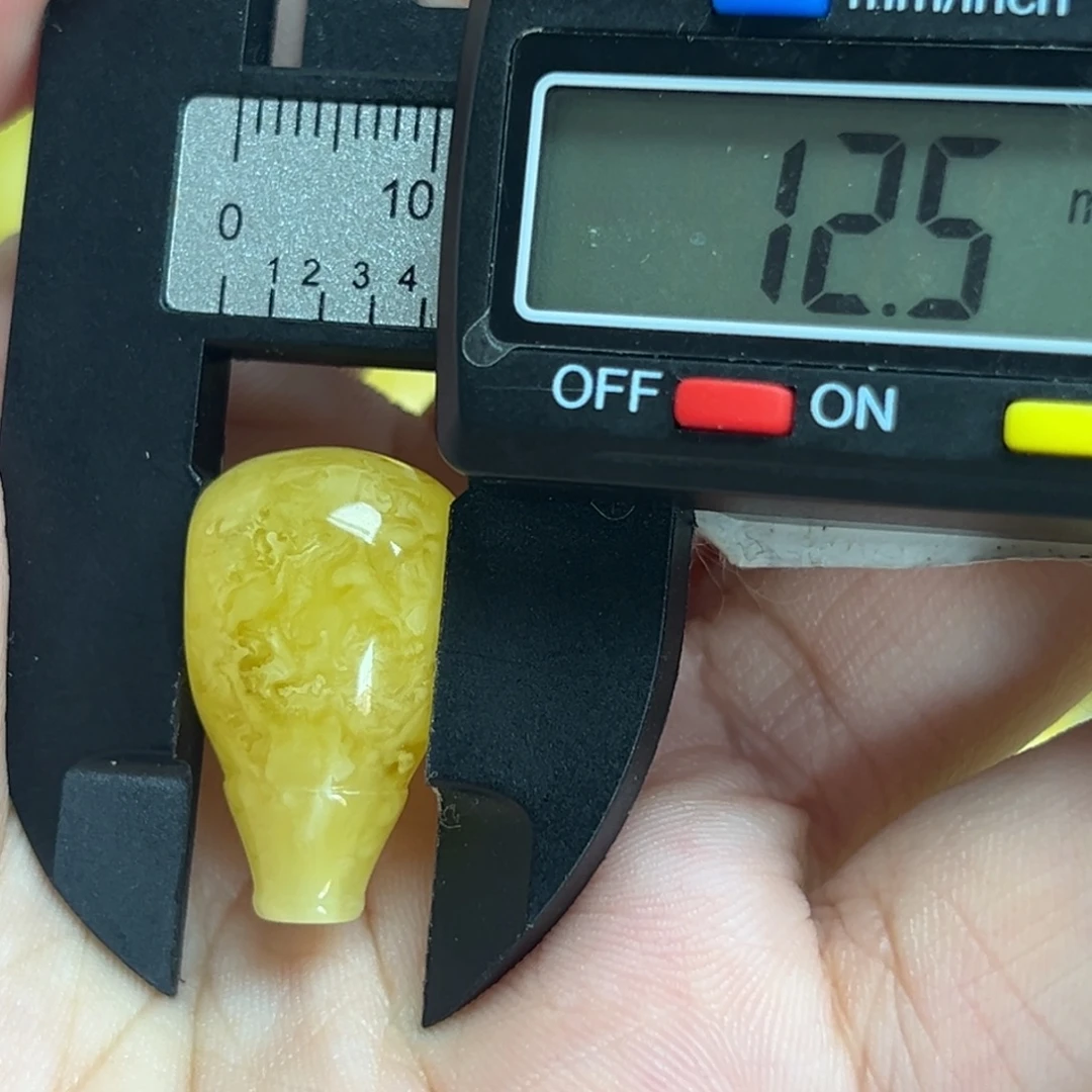 裸石琥珀未镶嵌三通