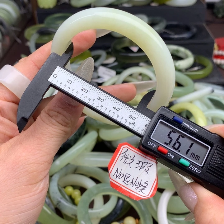 蛇纹石玉手镯未镶嵌528