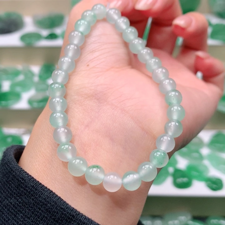 颈饰未镶嵌石英质玉