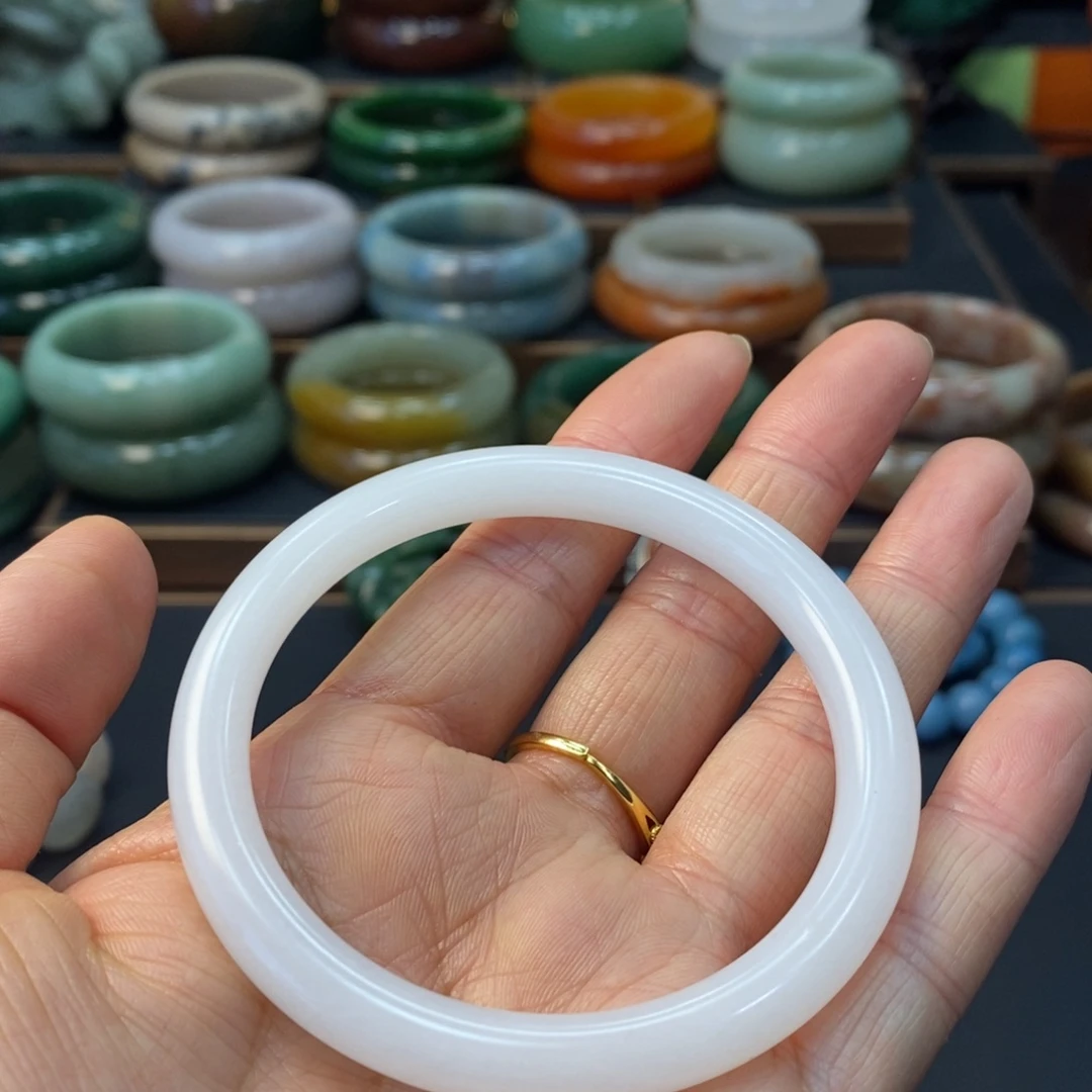 石英质玉未镶嵌手镯