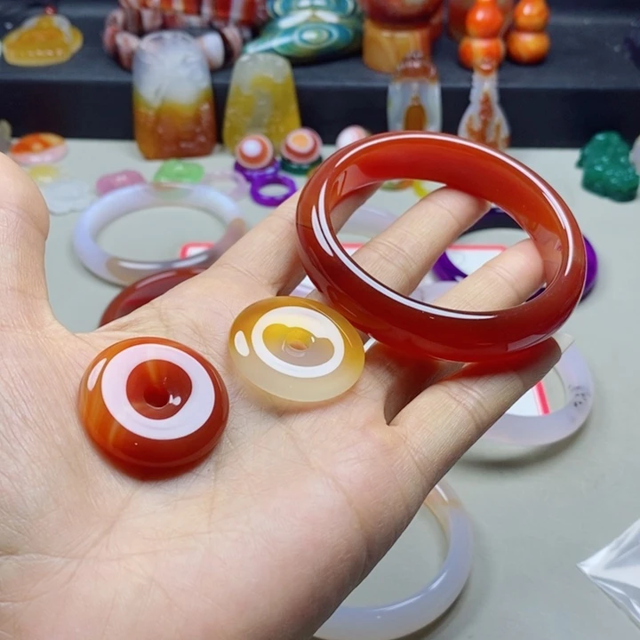 未镶嵌颈饰玛瑙/玉髓野*?