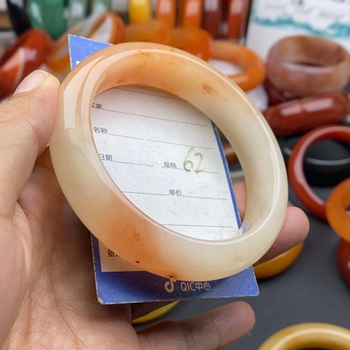 未镶嵌手镯石英质玉