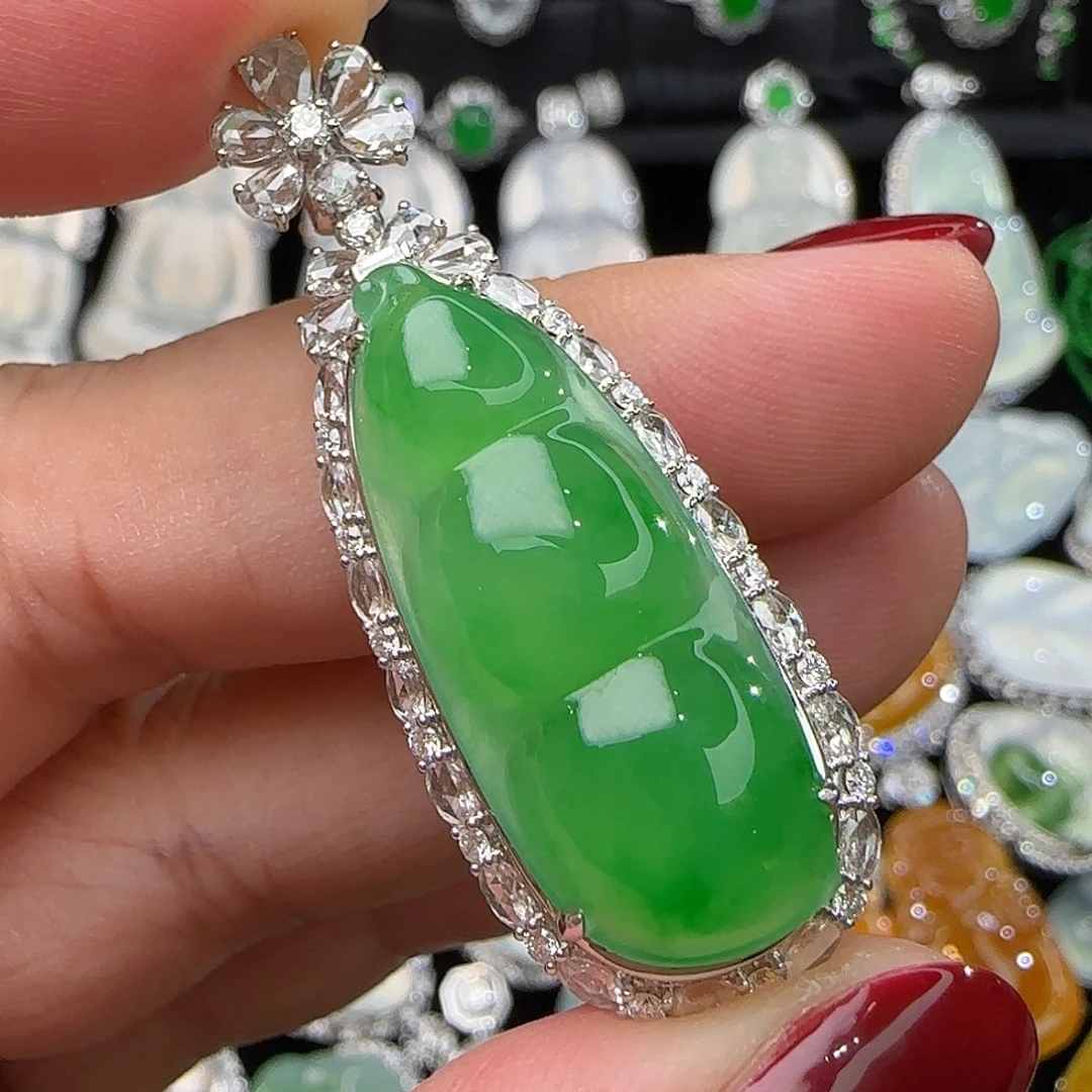 颈饰18K金镶嵌翡翠天然翡翠