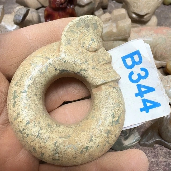 蛇纹石玉颈饰未镶嵌