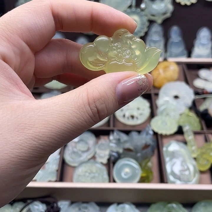未镶嵌岫玉吊坠(赠链)