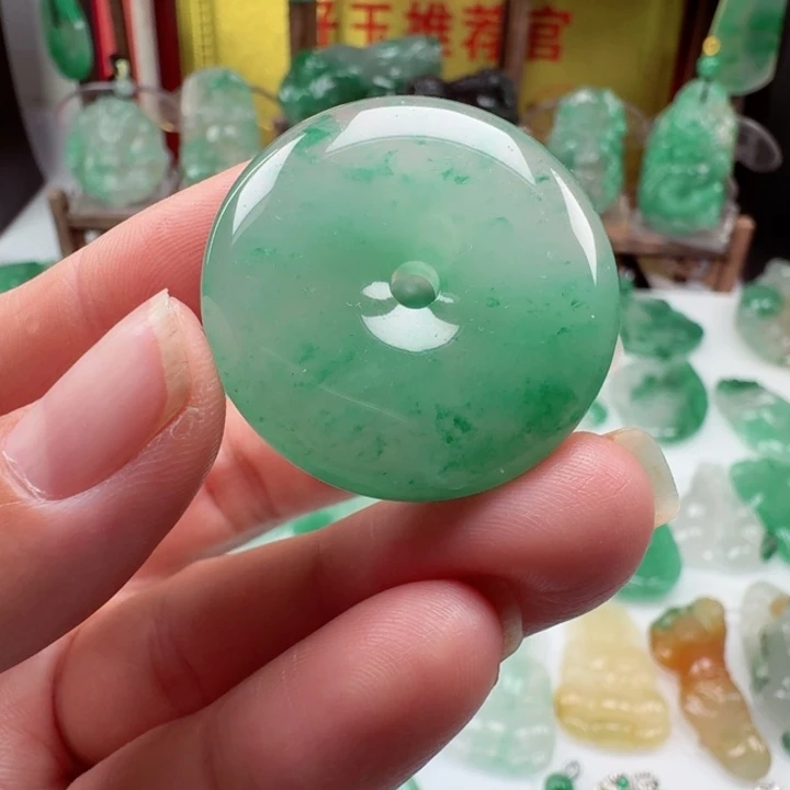 颈饰未镶嵌石英质玉