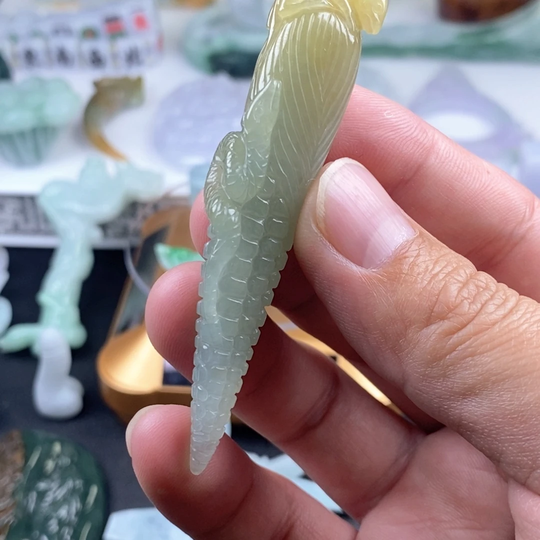 翡翠未镶嵌颈饰玉米