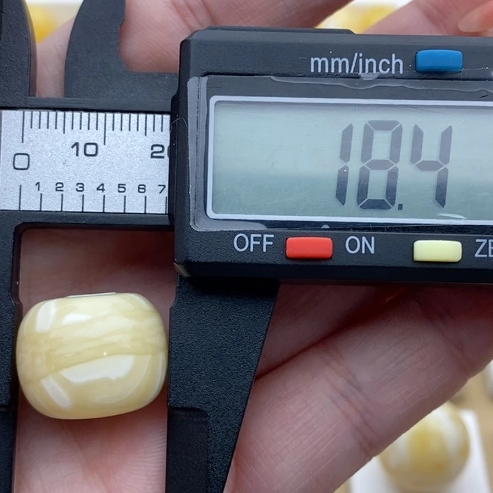 未镶嵌琥珀裸石精品白花墩子