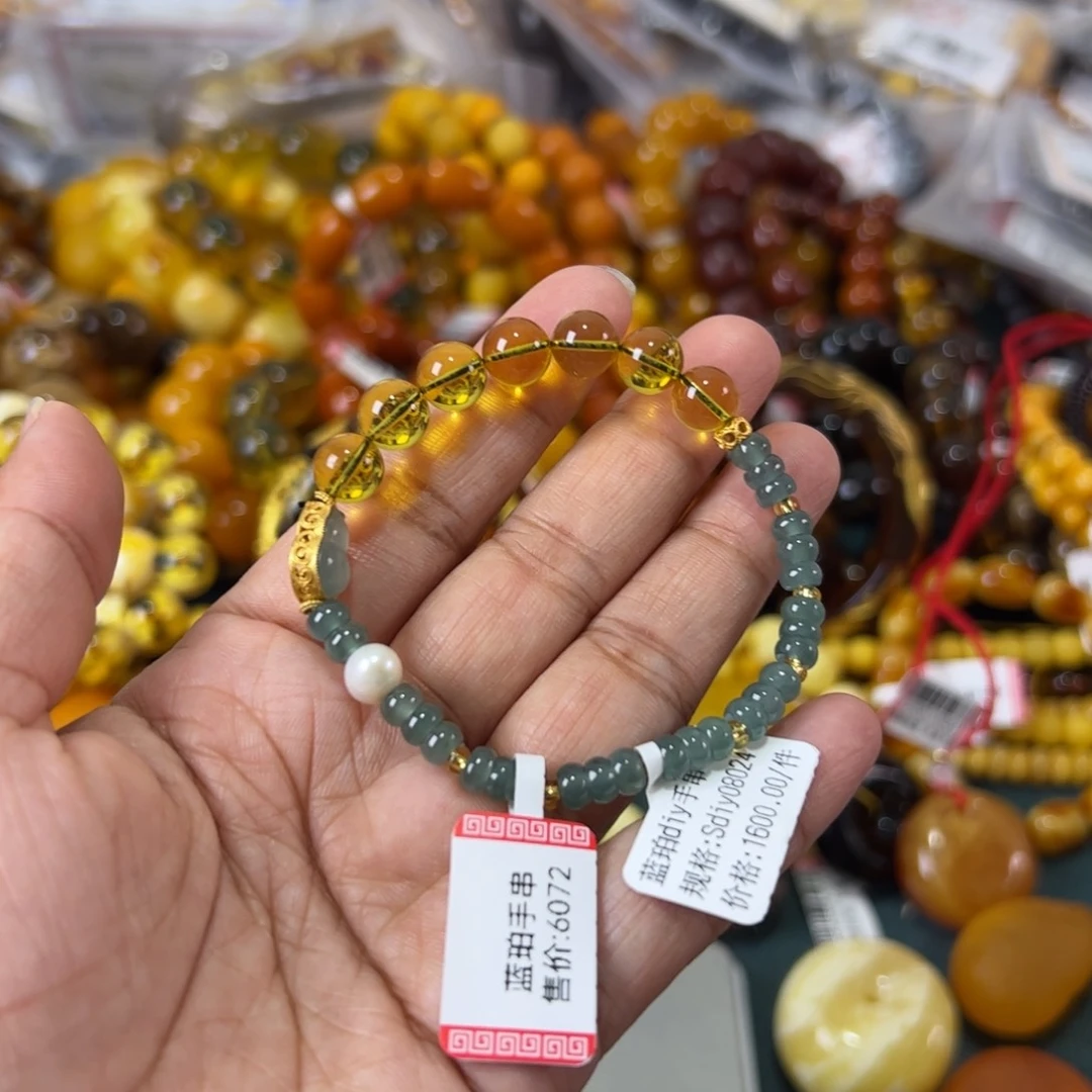 未镶嵌琥珀珠宝奇石490