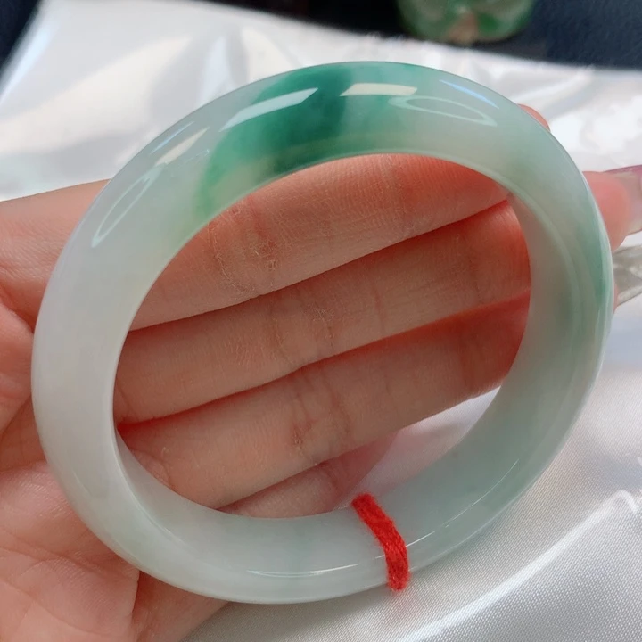 翡翠手镯未镶嵌54圈