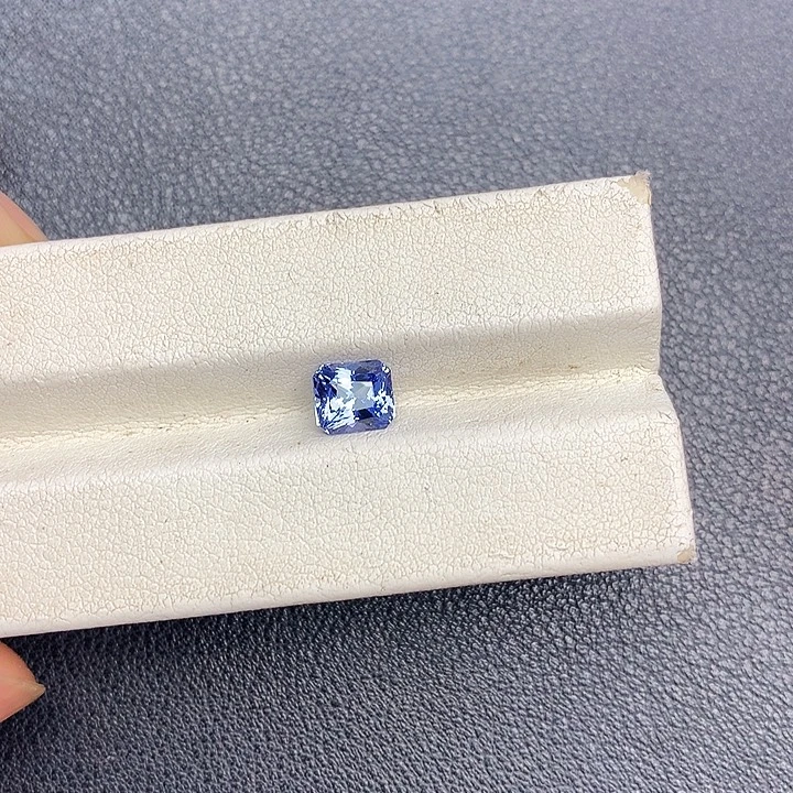 蓝宝石裸石1.56克拉