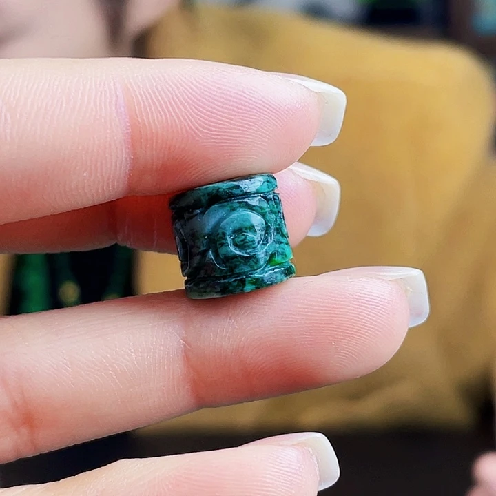 翡翠未镶嵌颈饰多样性