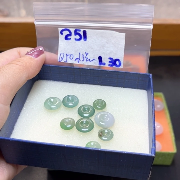 定制翡翠未镶嵌小*不