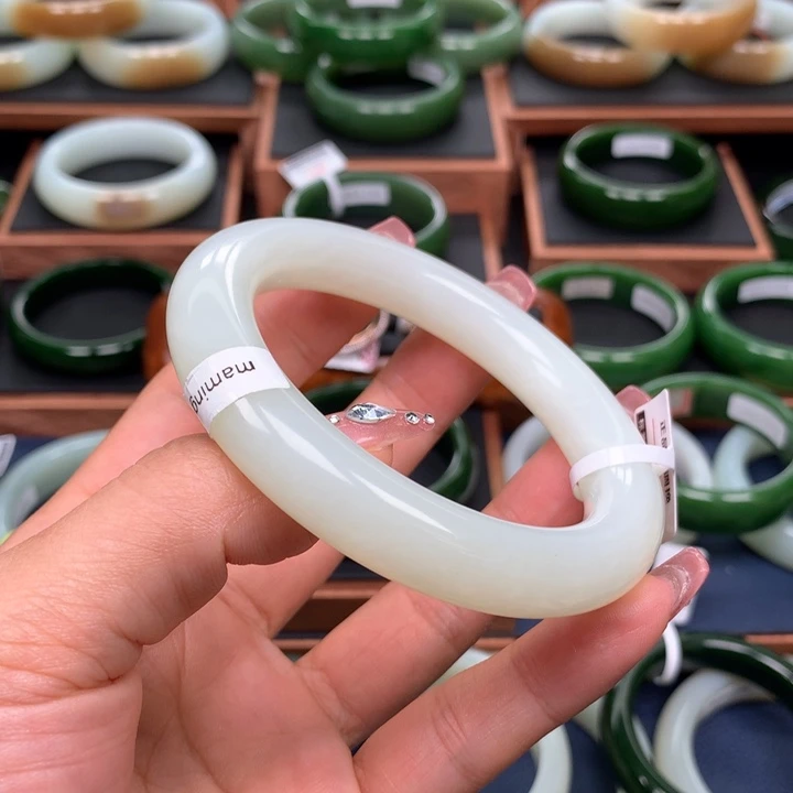 和田玉手镯未镶嵌无****