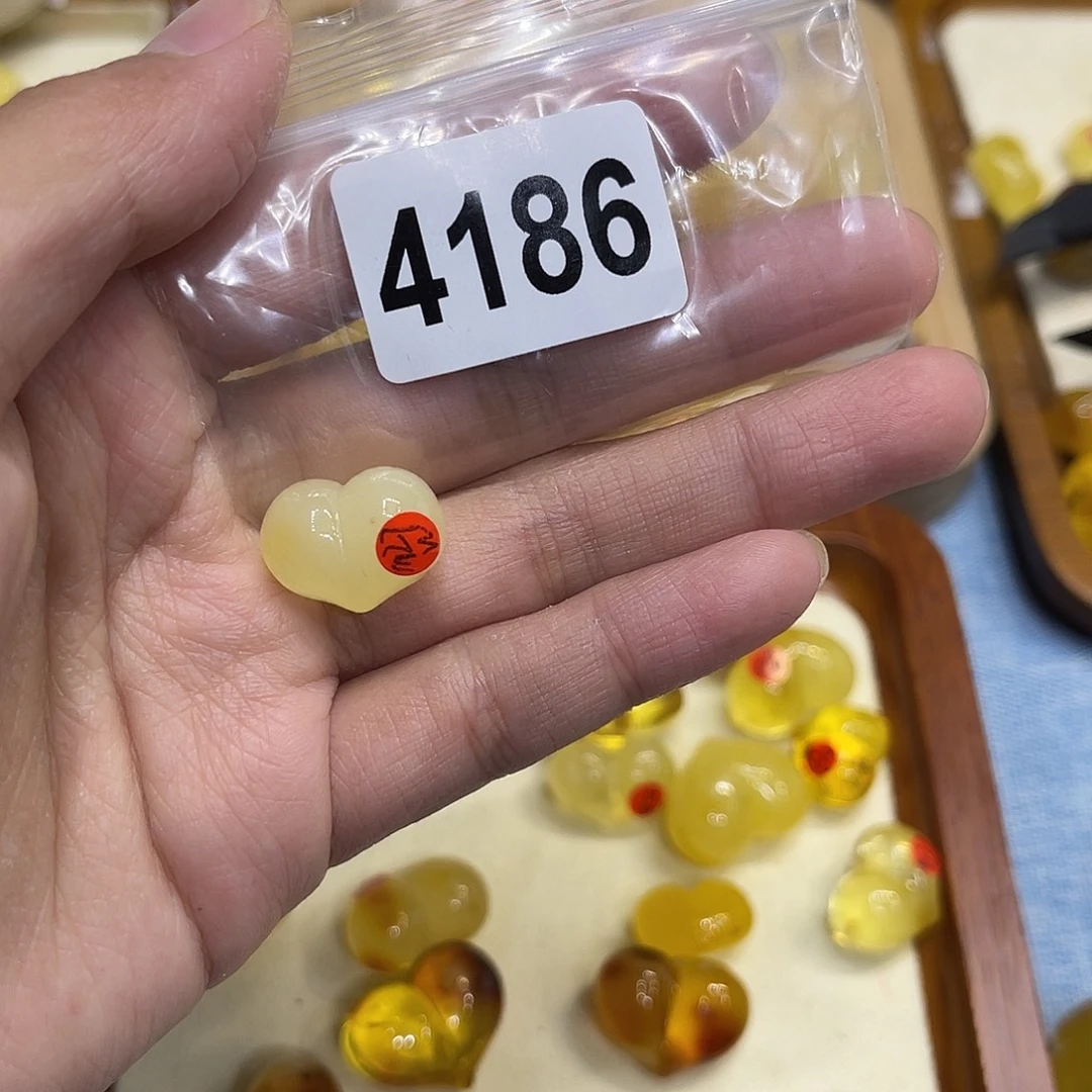 琥珀未镶嵌珠宝奇石蜜蜡