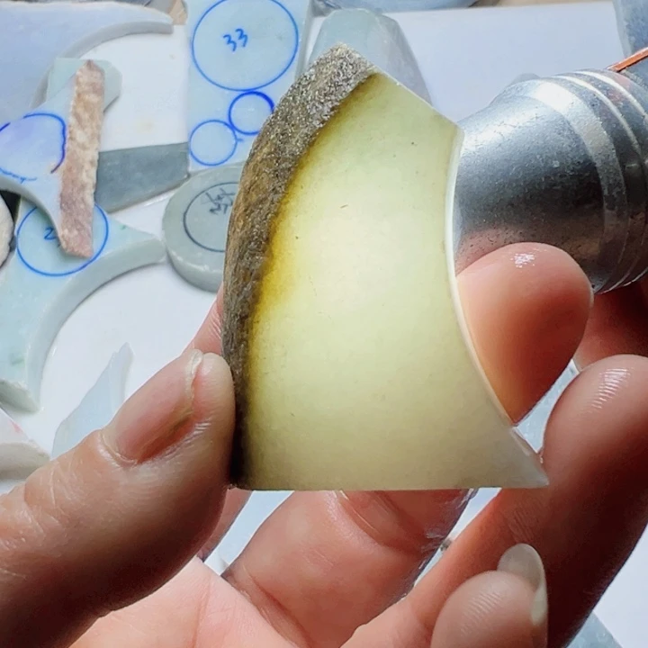 翡翠颈饰未镶嵌翡翠片料