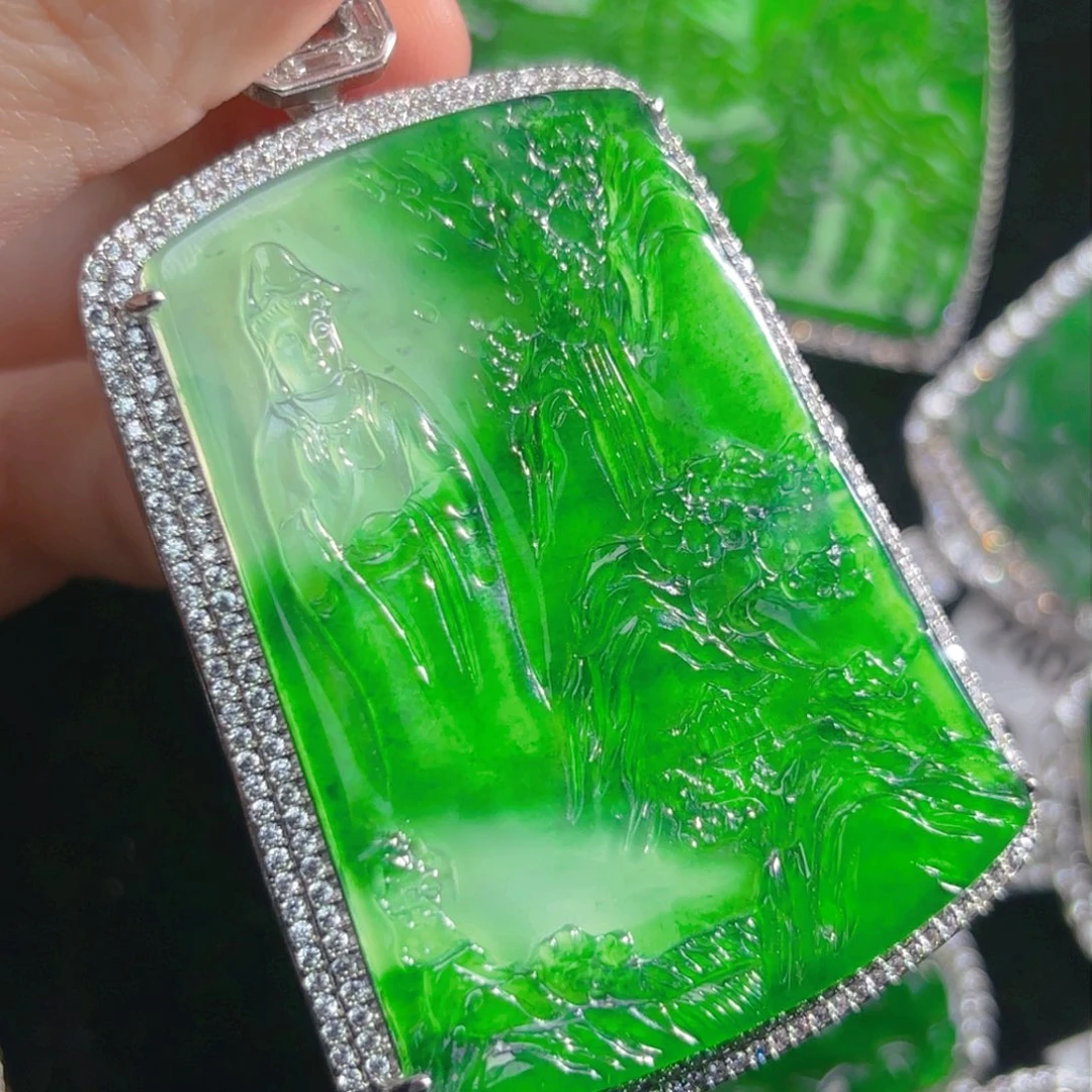 翡翠颈饰未镶嵌山水牌