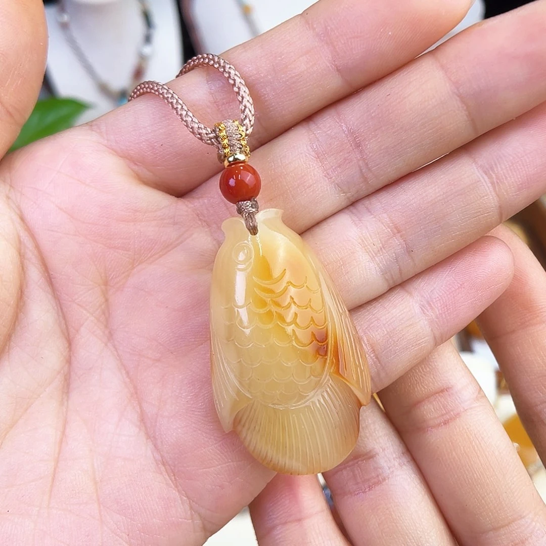 未镶嵌琥珀珠宝奇石。