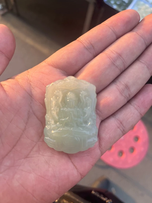 和田玉千手观音吊坠