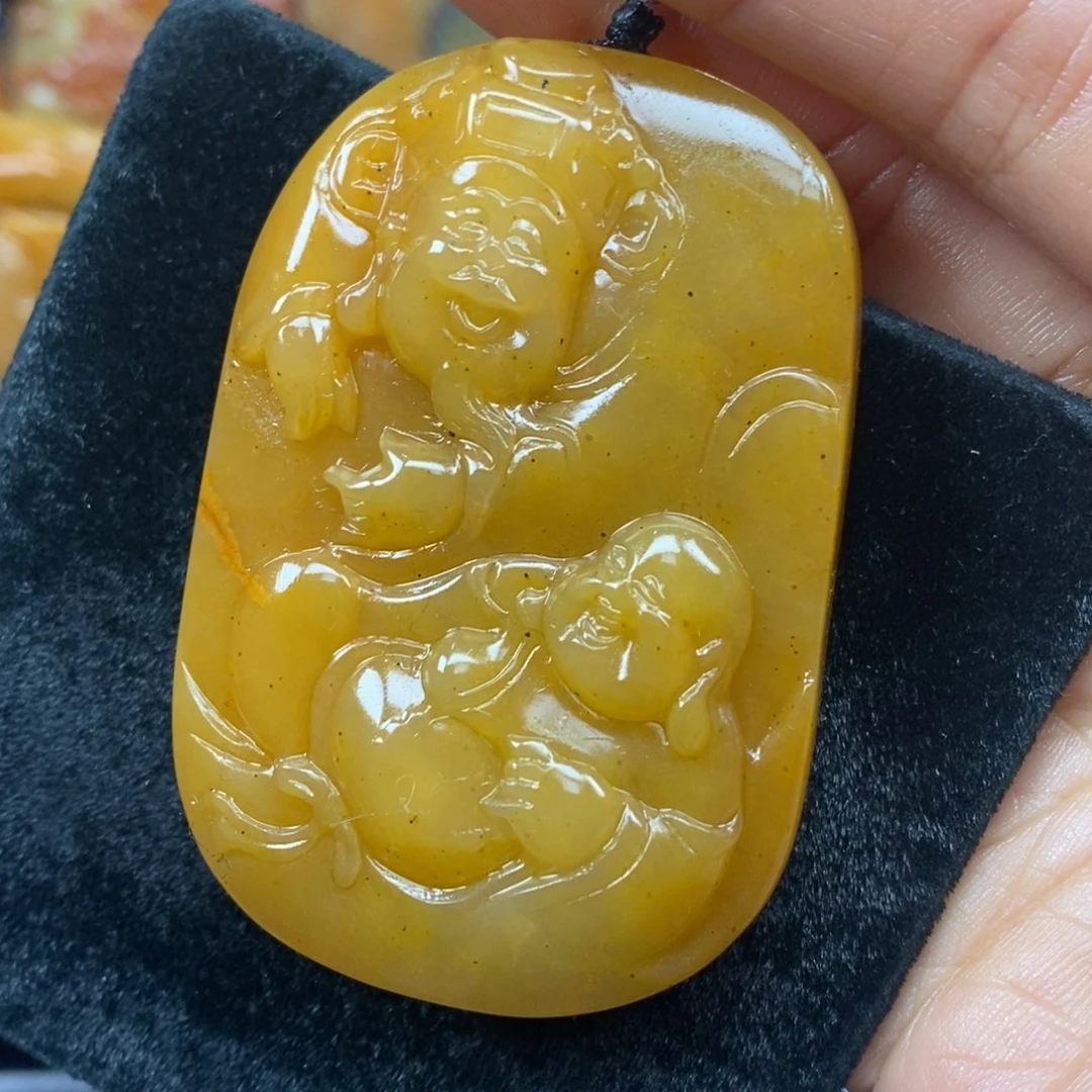 未镶嵌石英质玉（黄龙玉）颈饰