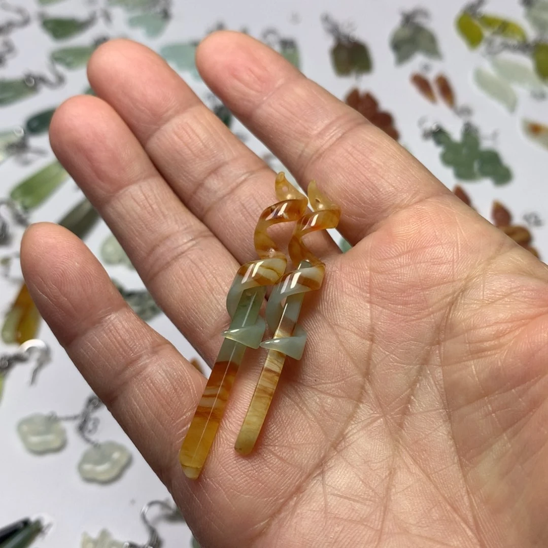 蛇纹石玉耳饰未镶嵌一*昂