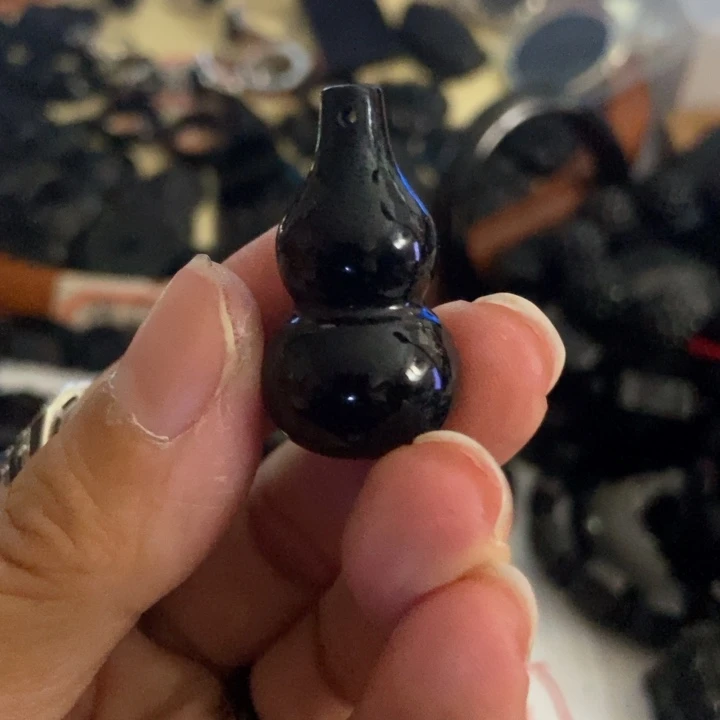 翡翠未镶嵌颈饰葫芦