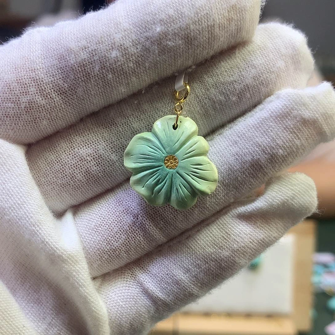 绿松石吊坠18K金镶嵌