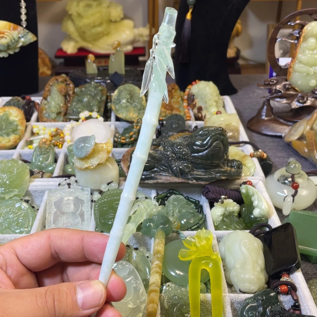 蛇纹石玉合金颈饰七**云