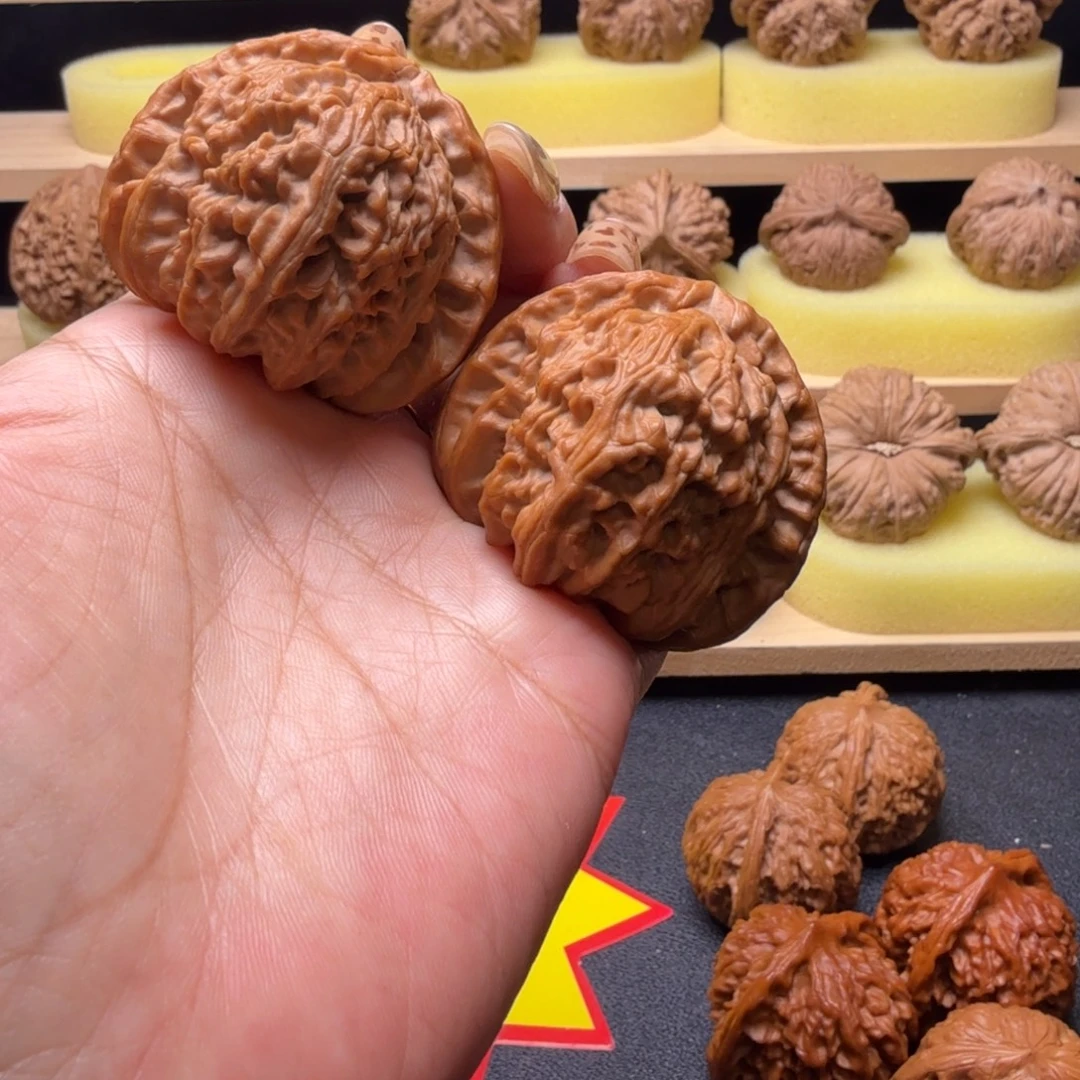 文玩核桃吊坠45尺三角白