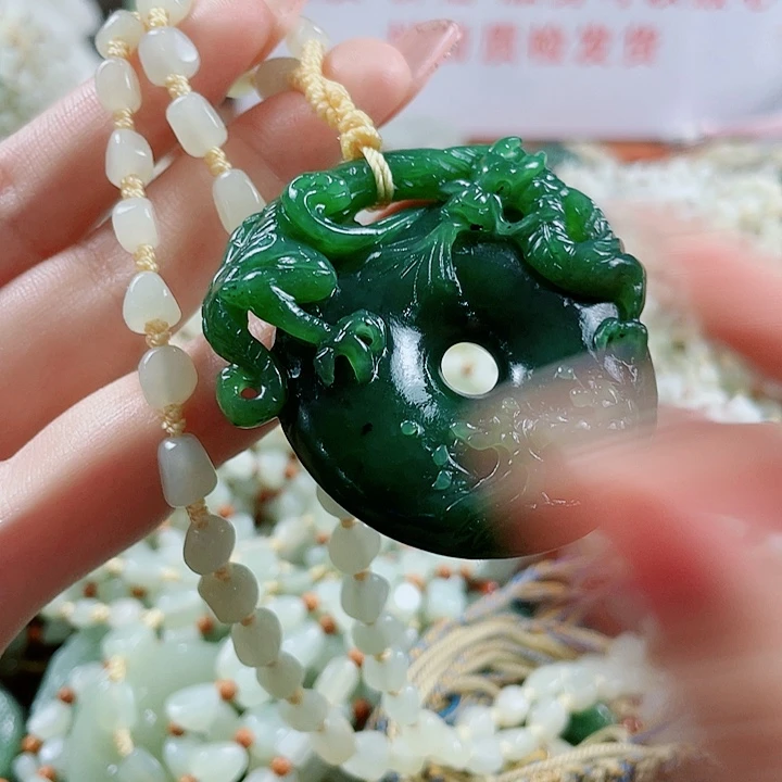 颈饰未镶嵌和田玉
