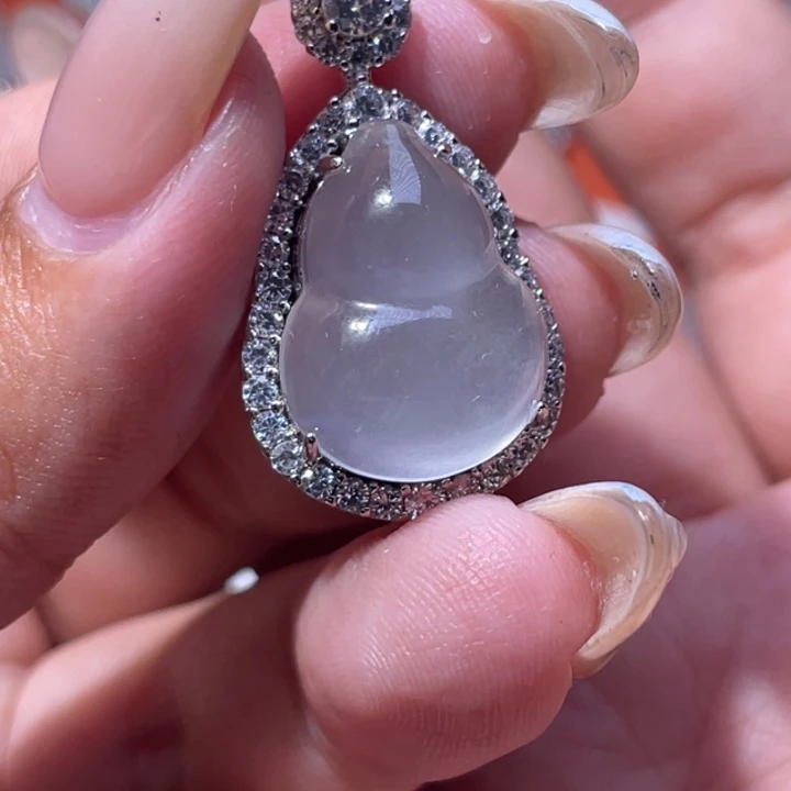 石英质玉未镶嵌颈饰