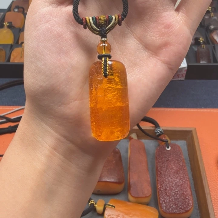 蜜蜡未镶嵌吊坠(赠链)