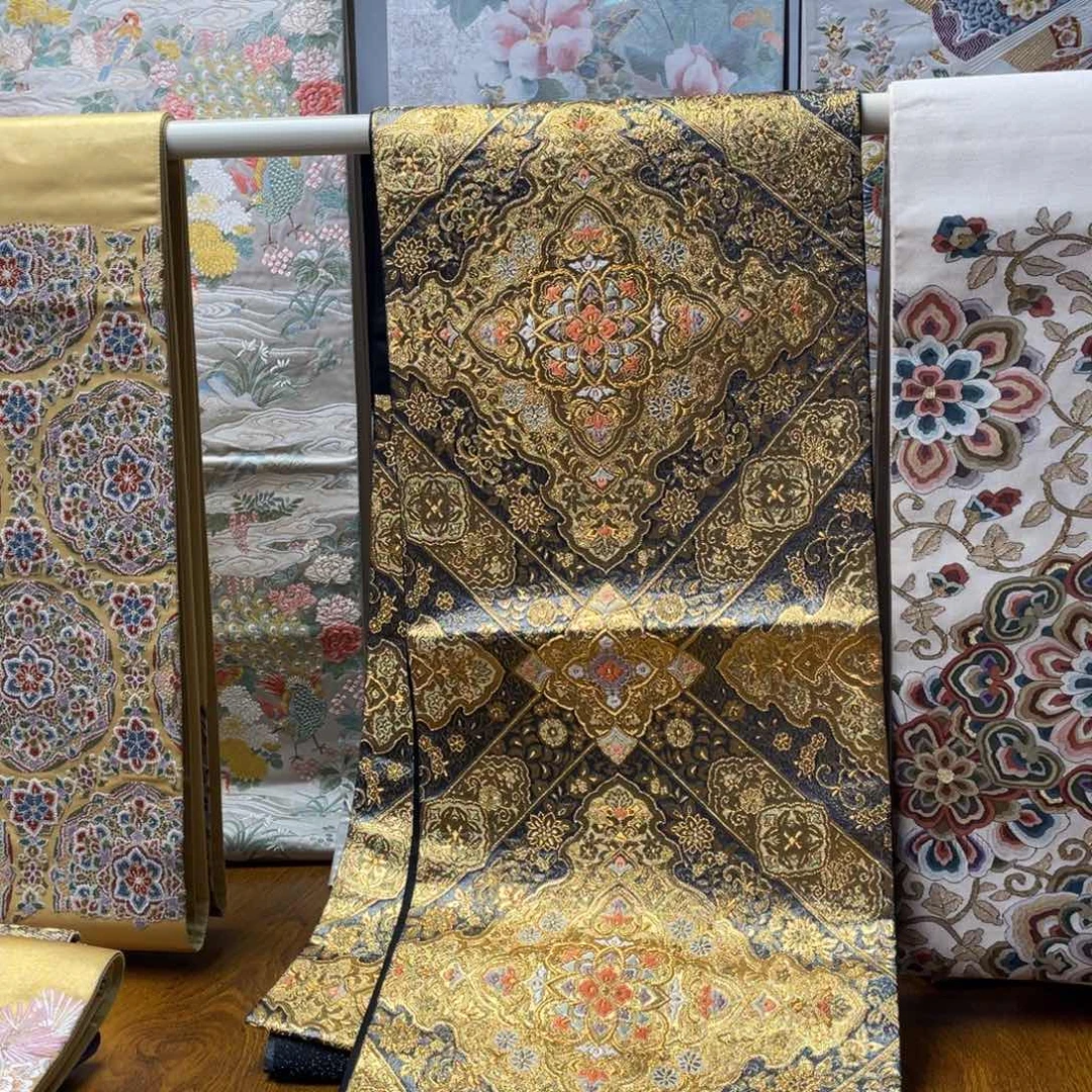 织绣黑金宝相花全新