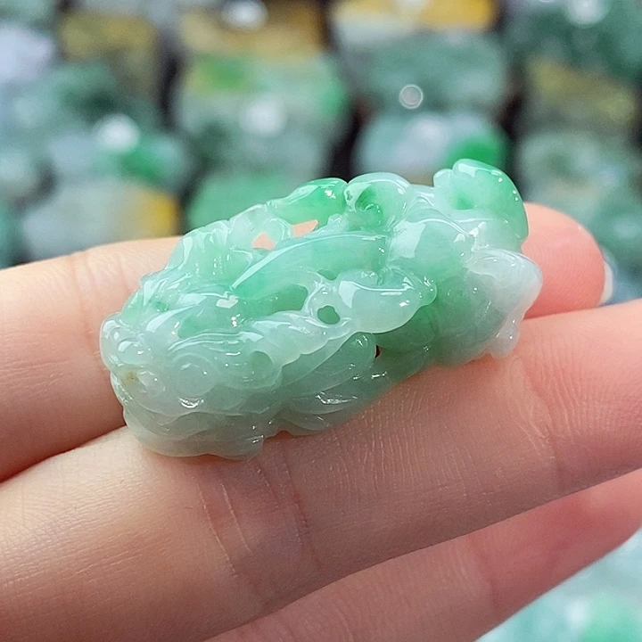 颈饰未镶嵌翡翠天然