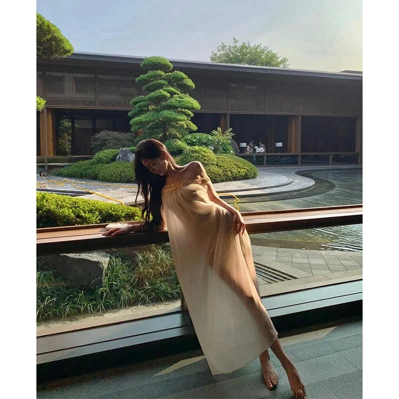 法式高级感一字肩亮片抹胸连衣裙女夏季微透海边度假绝美气质长裙