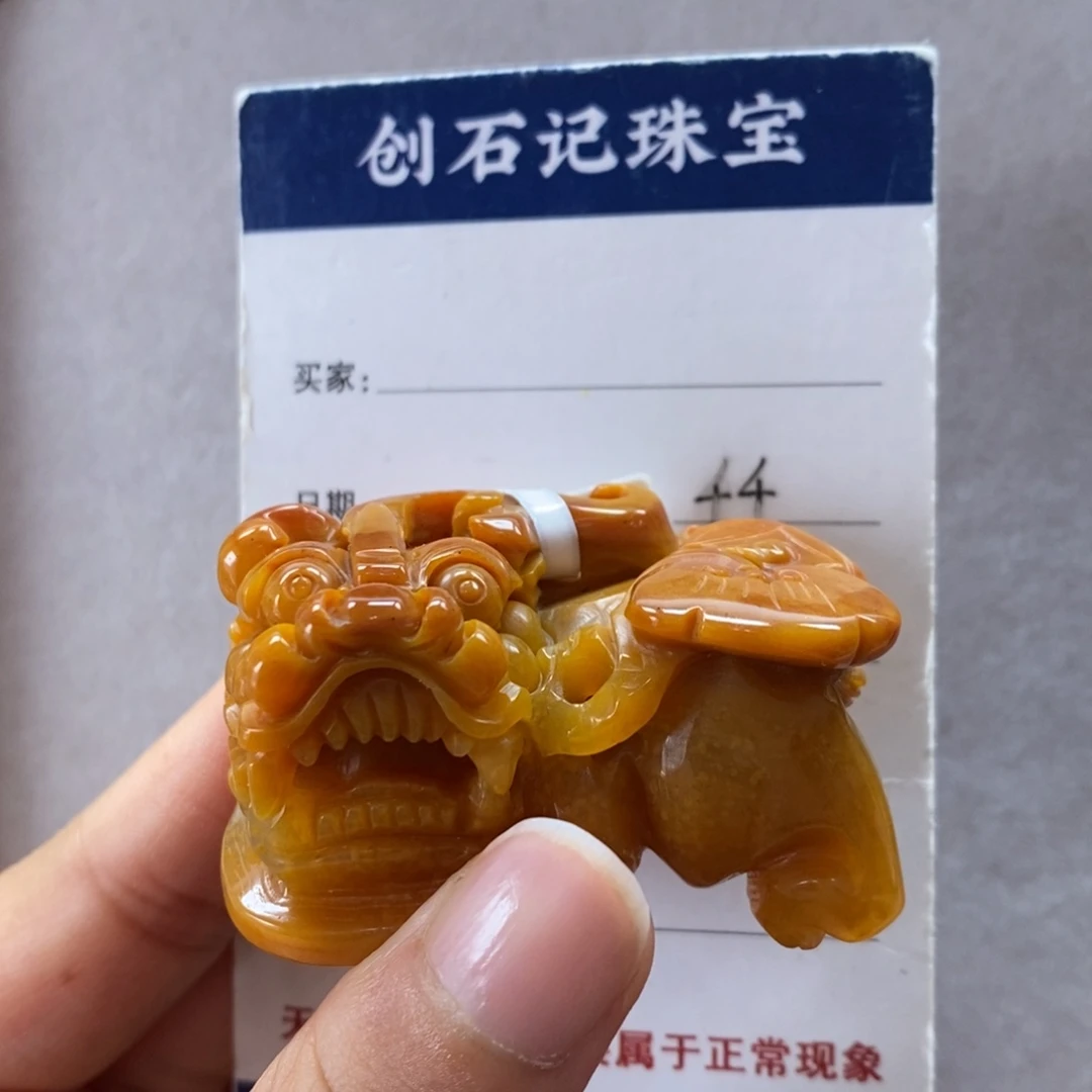 石英质玉（黄龙玉）未镶嵌颈饰