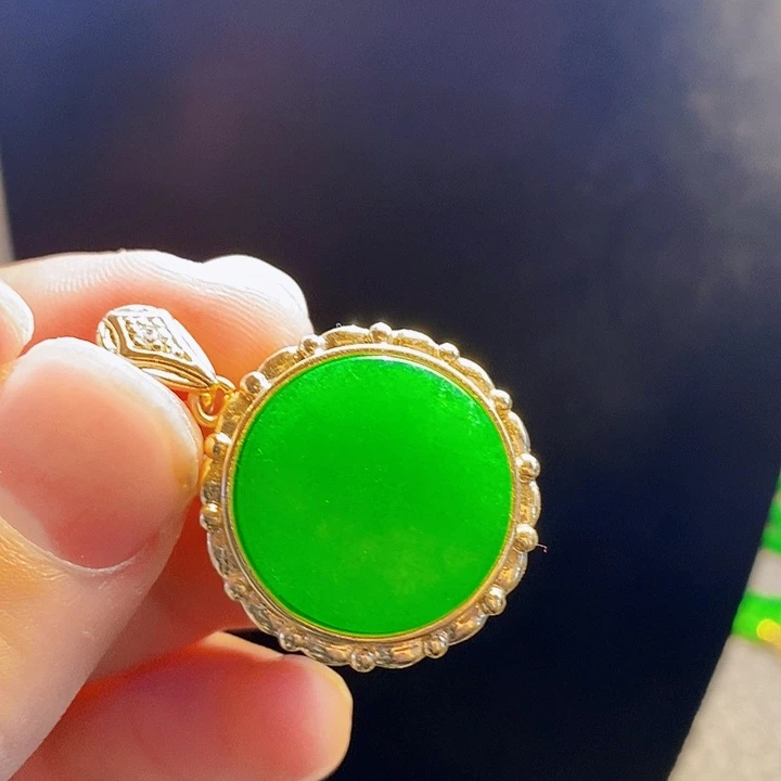 翡翠14K金镶嵌颈饰