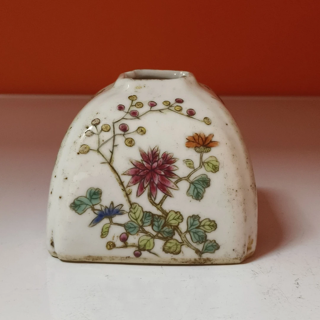 清晚期粉彩四君子花纹方形水盂