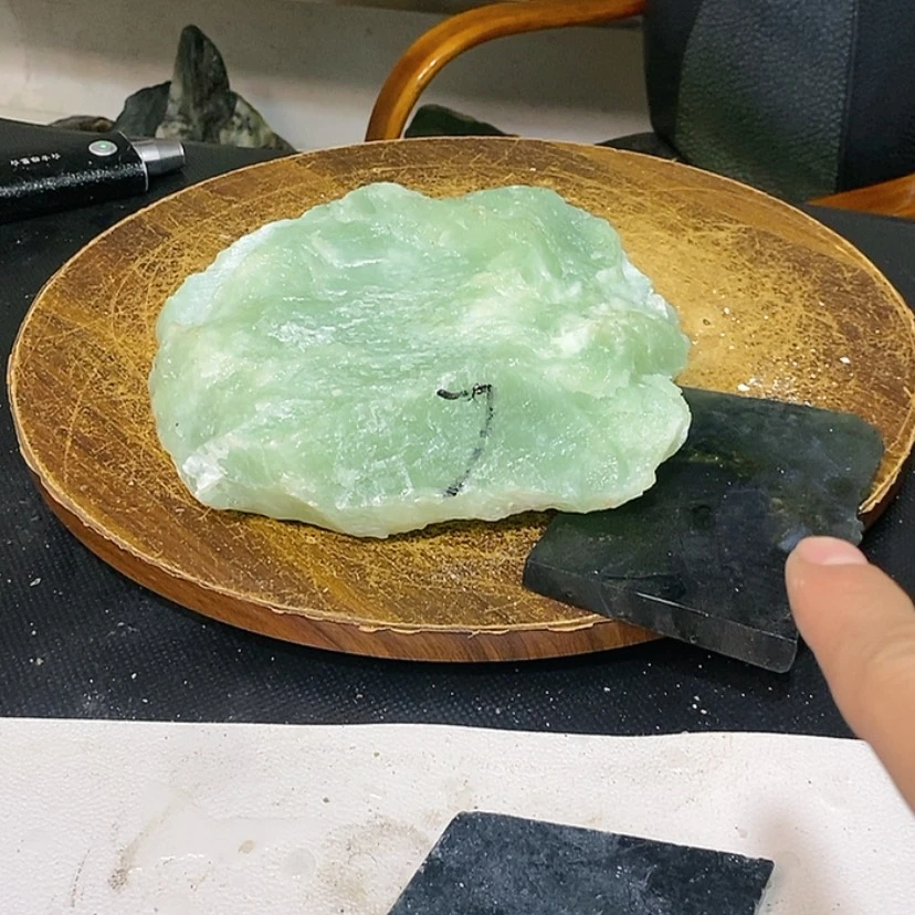 【闪购商品】未镶嵌透闪石-蛇纹石玉原石