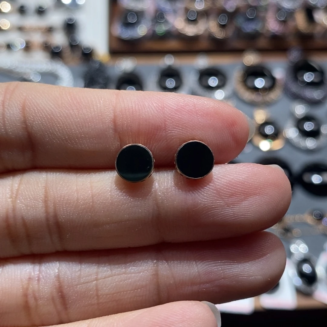 18K金镶嵌翡翠耳饰墨翠