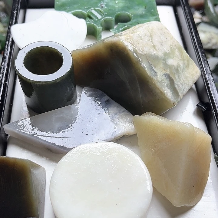 和田玉（糖玉）和田玉边角料9K金镶嵌千****变