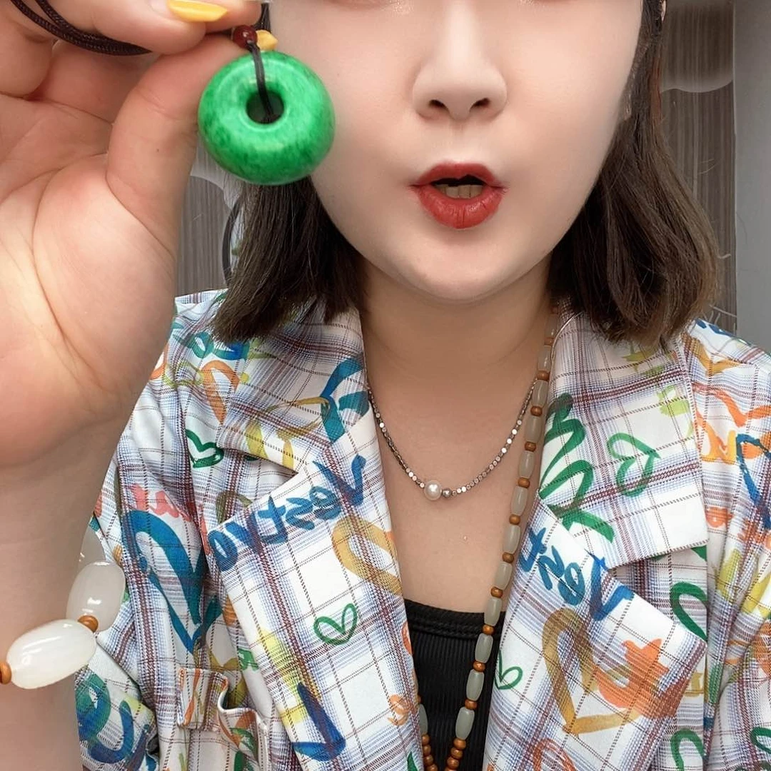 蛇纹石玉未镶嵌颈饰