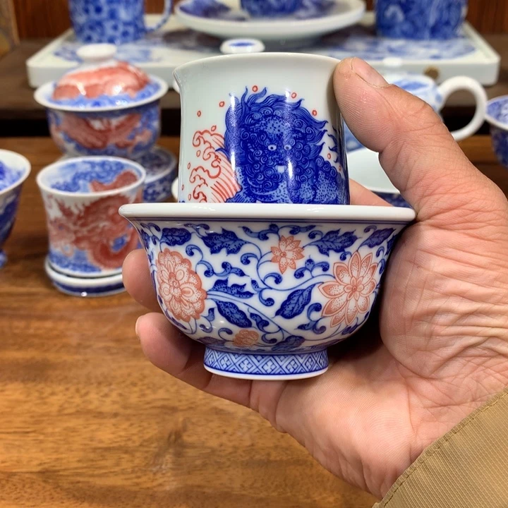 王**拿柴窑青花缠枝八宝压手杯
