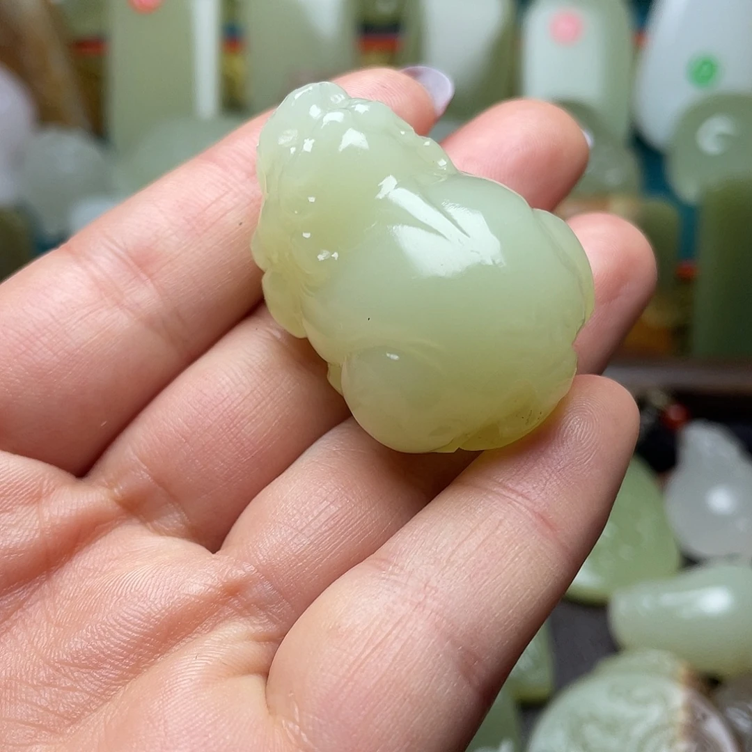 玉天然雕刻貔貅小摆件