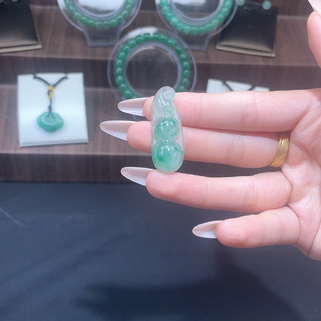 石英质玉（非洲翠）未镶嵌颈饰福豆8
