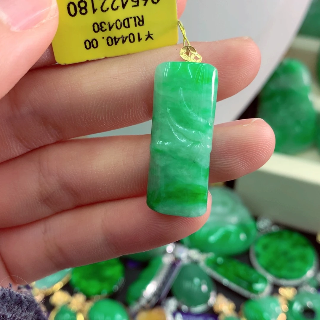 吊坠(不含链)18K金镶嵌翡翠