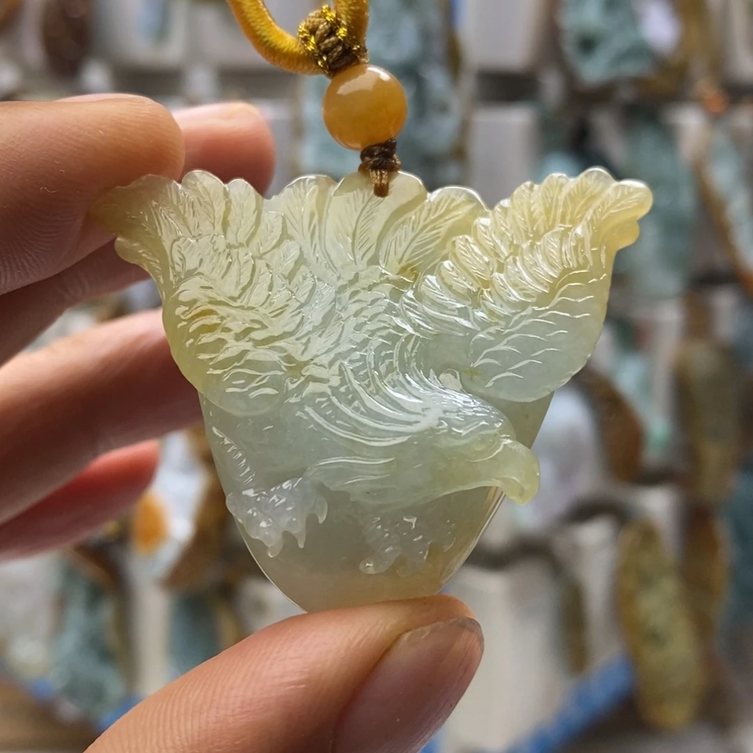 翡翠未镶嵌颈饰大