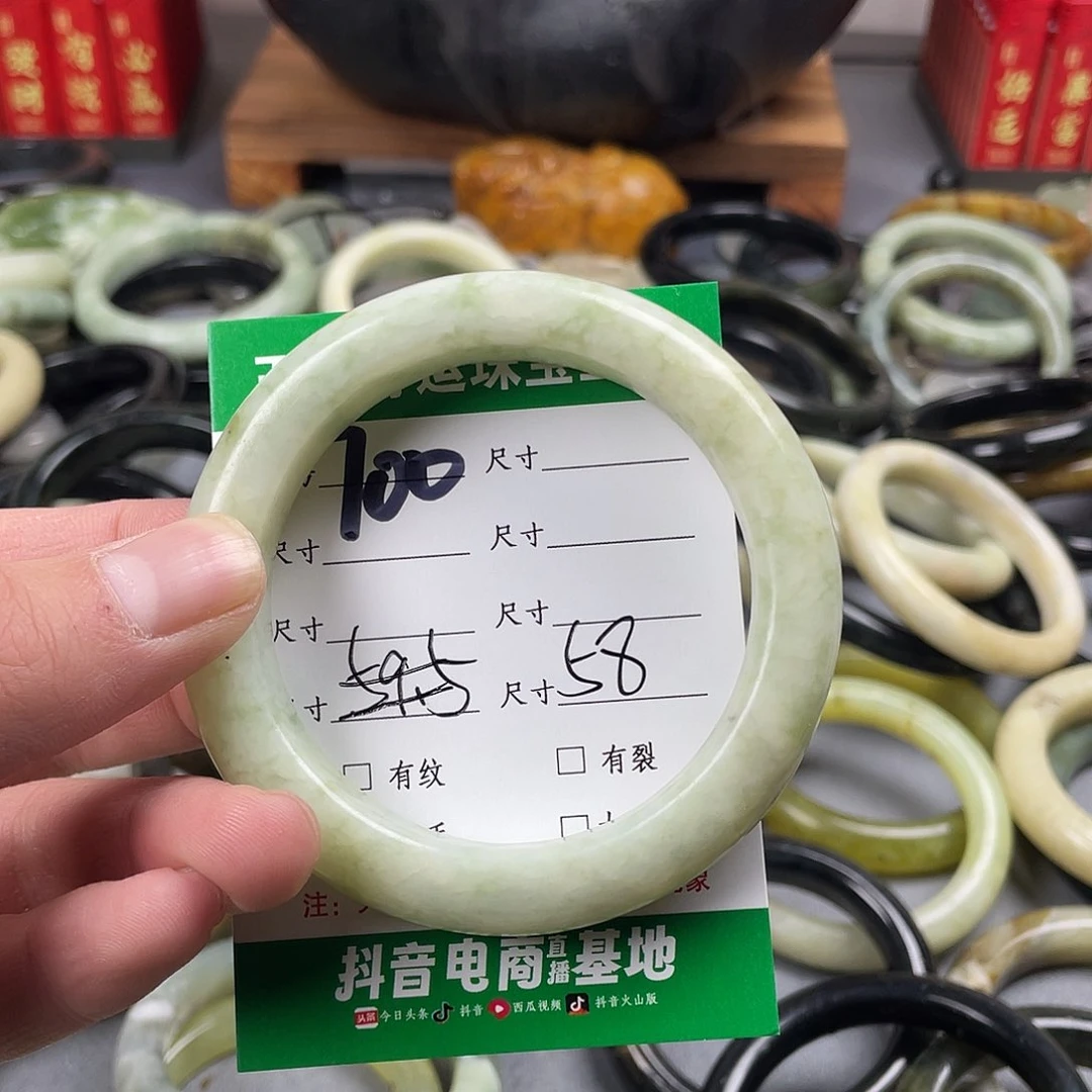 蛇纹石玉手镯未镶嵌